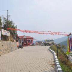 Отель Stupa Resort Nagarkot Непал, Нагаркот - отзывы, цены и фото номеров - забронировать отель Stupa Resort Nagarkot онлайн парковка
