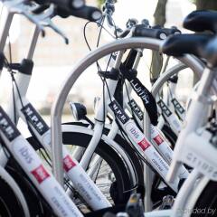 Отель ibis Rotterdam City Centre Нидерланды, Роттердам - 2 отзыва об отеле, цены и фото номеров - забронировать отель ibis Rotterdam City Centre онлайн спортивное сооружение