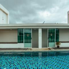 Отель iCheck inn Central Patong бассейн