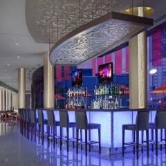 Отель Elara by Hilton Grand Vacations - Center Strip США, Лас-Вегас - 8 отзывов об отеле, цены и фото номеров - забронировать отель Elara by Hilton Grand Vacations - Center Strip онлайн гостиничный бар фото 2