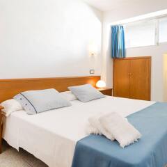 Апартаменты Magalluf Strip Apartment комната для гостей