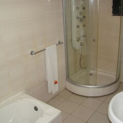 Отель Charlies Place And Suite ванная