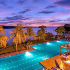Отель Las Brisas Huatulco бассейн
