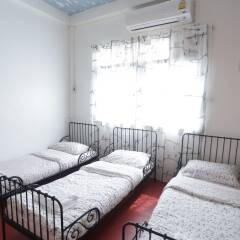 Tiger Lily Hostel Бангкок детские мероприятия фото 2