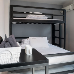 Отель Creatrip House сейф в номере