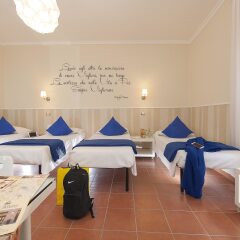 Отель Des Artistes Budget Rooms