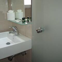 Отель Nafsika Hotel Греция, Родос - отзывы, цены и фото номеров - забронировать отель Nafsika Hotel онлайн ванная