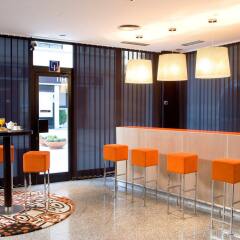 NH Suites Prisma Hotel гостиничный бар