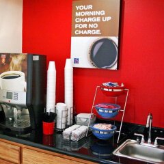 Отель Motel 6 Columbus West Колумбус питание фото 3