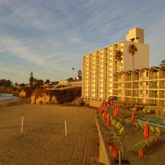Отель Dream Inn Santa Cruz спортивное сооружение