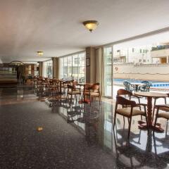 Hotel Riutort гостиничный бар