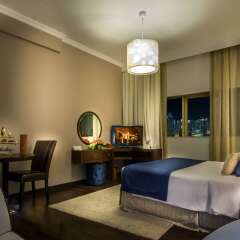 First Central Hotel Suites комната для гостей