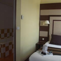 Отель Best Western Hotel de Paris Франция, Лаваль - отзывы, цены и фото номеров - забронировать отель Best Western Hotel de Paris онлайн комната для гостей фото 5