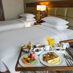 Отель Hilton Garden Inn Dubai Al Muraqabat Дубай в номере