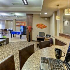 Отель Acclaim Hotel Calgary Airport Канада, Калгари - отзывы, цены и фото номеров - забронировать отель Acclaim Hotel Calgary Airport онлайн интерьер отеля фото 3