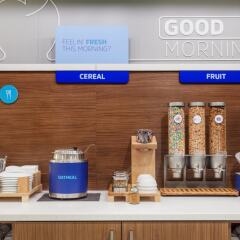 Отель Holiday Inn Express Vancouver-Metrotown (Burnaby) Канада, Бурнаби - отзывы, цены и фото номеров - забронировать отель Holiday Inn Express Vancouver-Metrotown (Burnaby) онлайн питание фото 2
