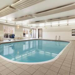Отель Country Inn & Suites Columbus Airport США, Колумбус - отзывы, цены и фото номеров - забронировать отель Country Inn & Suites Columbus Airport онлайн бассейн