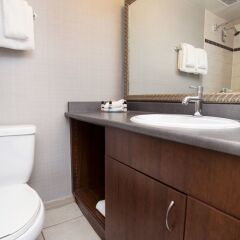 Отель Sandman Suites Vancouver on Davie Канада, Ванкувер - отзывы, цены и фото номеров - забронировать отель Sandman Suites Vancouver on Davie онлайн ванная
