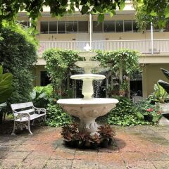 Отель Feung Nakorn Balcony Rooms And Cafe Бангкок