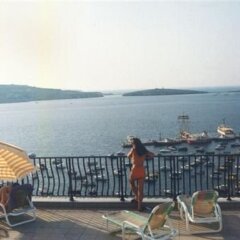 Отель Mediterranea Hotel And Suites Мальта, Сан-Пауль-иль-Бахар - отзывы, цены и фото номеров - забронировать отель Mediterranea Hotel And Suites онлайн пляж