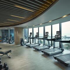 Отель Hilton Shenzhen Shekou Nanhai фитнесс-зал фото 2