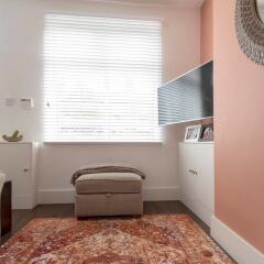 Отель Cosy 2BD Terrace House in Chorlton комната для гостей
