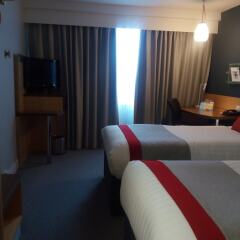 Отель Holiday Inn Express London - Limehouse сейф в номере
