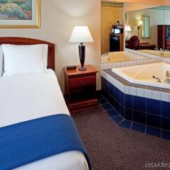 Holiday Inn Express Hotel & Suites Reading спа фото 2