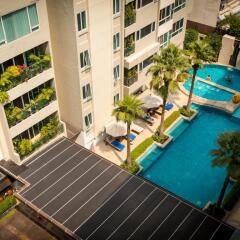 Отель Legacy Suites Sukhumvit by Compass Hospitality Таиланд, Бангкок - 2 отзыва об отеле, цены и фото номеров - забронировать отель Legacy Suites Sukhumvit by Compass Hospitality онлайн балкон