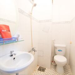 Отель RedDoorz near Tan Son Nhat Airport 3 ванная