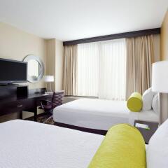Отель Fairfield Inn & Suites by Marriott New York Midtown Manhattan/Penn Station комната для гостей фото 5