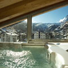Отель Mountain Exposure Luxury Chalets & Penthouses & Apartments Швейцария, Церматт - отзывы, цены и фото номеров - забронировать отель Mountain Exposure Luxury Chalets & Penthouses & Apartments онлайн бассейн