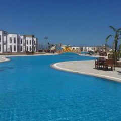 Отель Eagles Family Resort бассейн