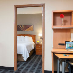 Отель TownePlace Suites by Marriott Indianapolis - Keystone удобства в номере