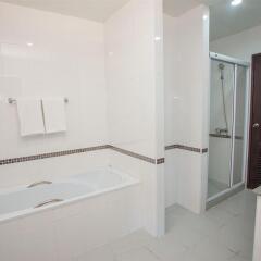 Отель R-Con Wong Amat Suite сауна