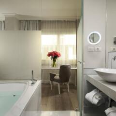 Отель Ponte Vecchio Suites & Spa Италия, Флоренция - отзывы, цены и фото номеров - забронировать отель Ponte Vecchio Suites & Spa онлайн ванная
