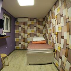 Отель Hi Guesthouse сейф в номере