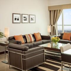 Отель Four Points by Sheraton Sheikh Zayed Road, Dubai комната для гостей фото 4