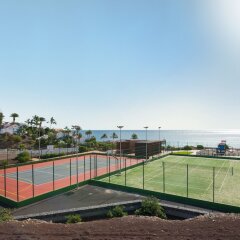 Отель Iberostar Playa Gaviotas Park - All Inclusive Испания, Джандия-Бич - отзывы, цены и фото номеров - забронировать отель Iberostar Playa Gaviotas Park - All Inclusive онлайн спортивное сооружение