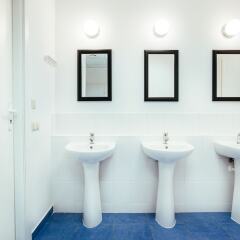 Отель In-Joy Hostel Польша, Варшава - отзывы, цены и фото номеров - забронировать отель In-Joy Hostel онлайн ванная