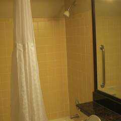 Отель Comfort Inn University Center ванная фото 2