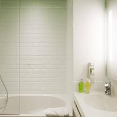 Отель Ibis Styles Paris Buttes Chaumont Париж ванная