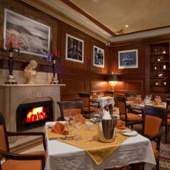Royal Ascot Hotel питание
