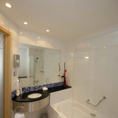 Отель Holiday Inn Express Barcelona City 22@ ванная фото 2
