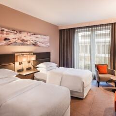 Отель Sheraton Düsseldorf Airport Hotel Германия, Дюссельдорф - 1 отзыв об отеле, цены и фото номеров - забронировать отель Sheraton Düsseldorf Airport Hotel онлайн комната для гостей фото 5