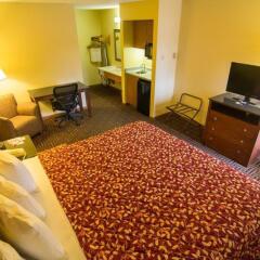 Econo Lodge in River Falls, United States of America from 97$, photos, reviews - zenhotels.com guestroom