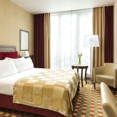 Отель Crowne Plaza Paris Republique Франция, Париж - 1 отзыв об отеле, цены и фото номеров - забронировать отель Crowne Plaza Paris Republique онлайн комната для гостей