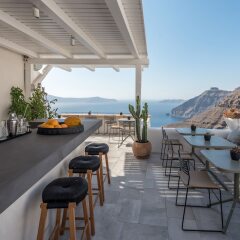 Отель Porto Fira Suites Греция, Остров Санторини - отзывы, цены и фото номеров - забронировать отель Porto Fira Suites онлайн гостиничный бар