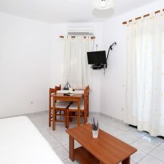 Отель Koukounari Apartments Греция, Агистри - отзывы, цены и фото номеров - забронировать отель Koukounari Apartments онлайн комната для гостей фото 5
