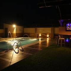 Отель Kiniz Luxury Apartments Нигерия, Уйо - отзывы, цены и фото номеров - забронировать отель Kiniz Luxury Apartments онлайн бассейн